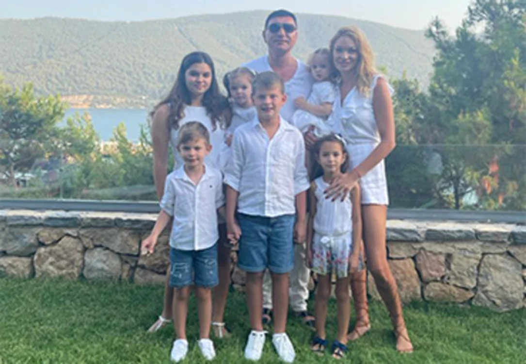 
    Borcea, alături de băieții Alex, al Alinei, și Milan, al Valentinei  
