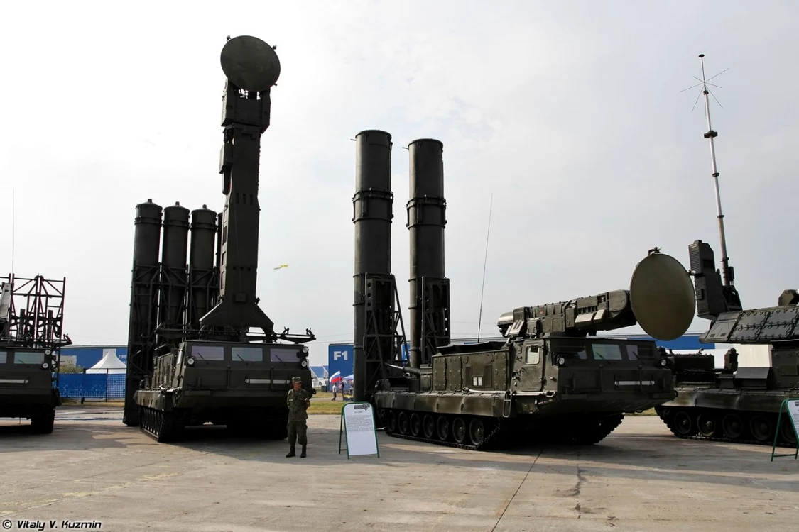 Siatem de rachete antiaeriene S-300 foto Wikimedia.org