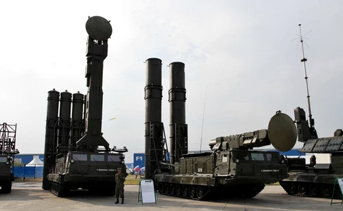 sistem rachete antiaeriene s-300 foto wikimedia.org