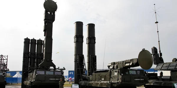 sistem rachete antiaeriene s-300 foto wikimedia.org