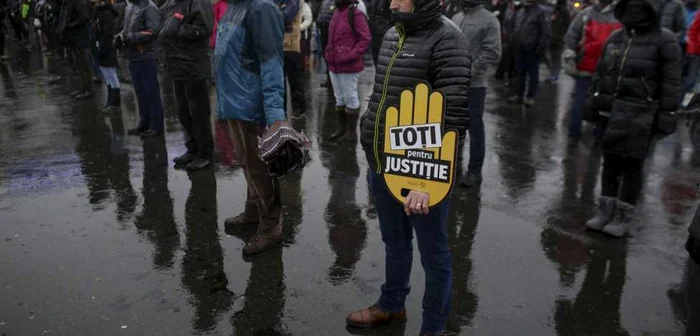 Primăria Capitalei a vrut să organizeze un târg de Crăciun în Piaţa Victorie, locul în care bucureştenii au protestat frecvent împotriva modificării legilor justiţiei FOTO Inquam