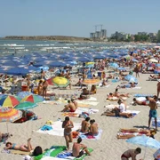 mamaia plaja aglomeratie turisti jpeg