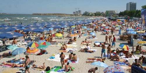 mamaia plaja aglomeratie turisti jpeg