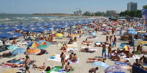 mamaia plaja aglomeratie turisti jpeg
