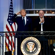 Donald Trump si Dana White, la evenimentul UFC de la Casa Alba foto Casa Alba png