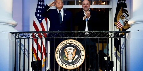 Donald Trump si Dana White, la evenimentul UFC de la Casa Alba foto Casa Alba png