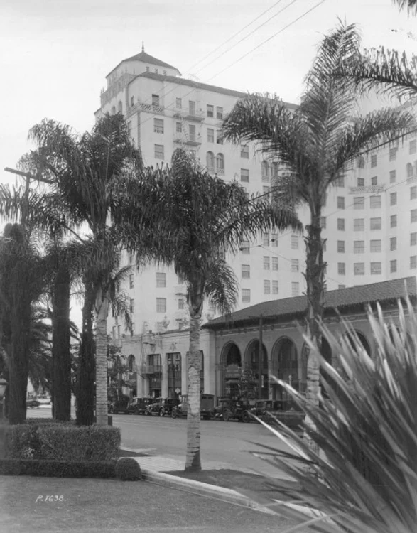 Prima ediție a Premiilor Oscar s-a ținut la Hotelul Roosevelt din Hollywood