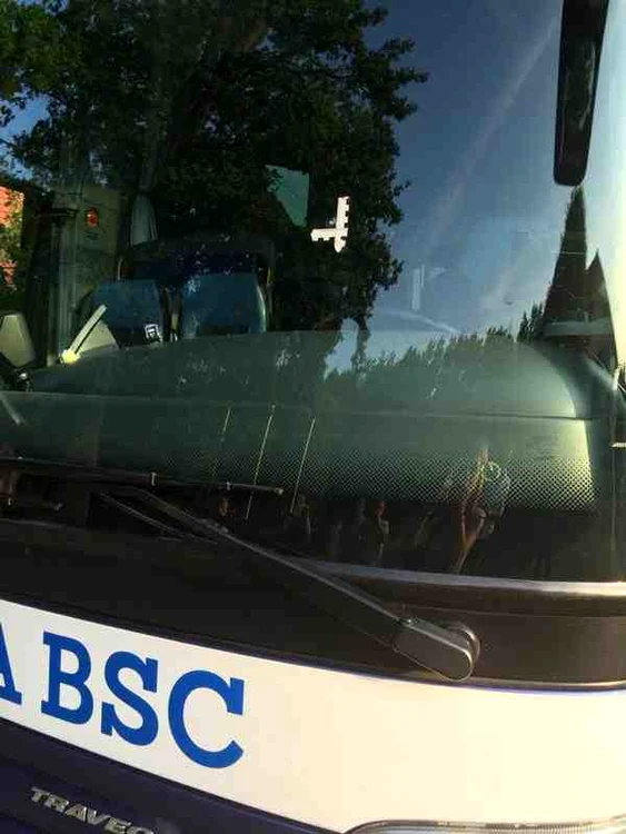 Şoferul autocarului a scăpat teafăr, iar oficialii Herthei speră că atacatorul va fi prins