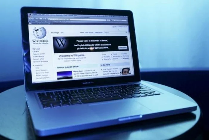 Wikipedia devine şi sursă de bani, dacă ştii să controlezi informaţia.