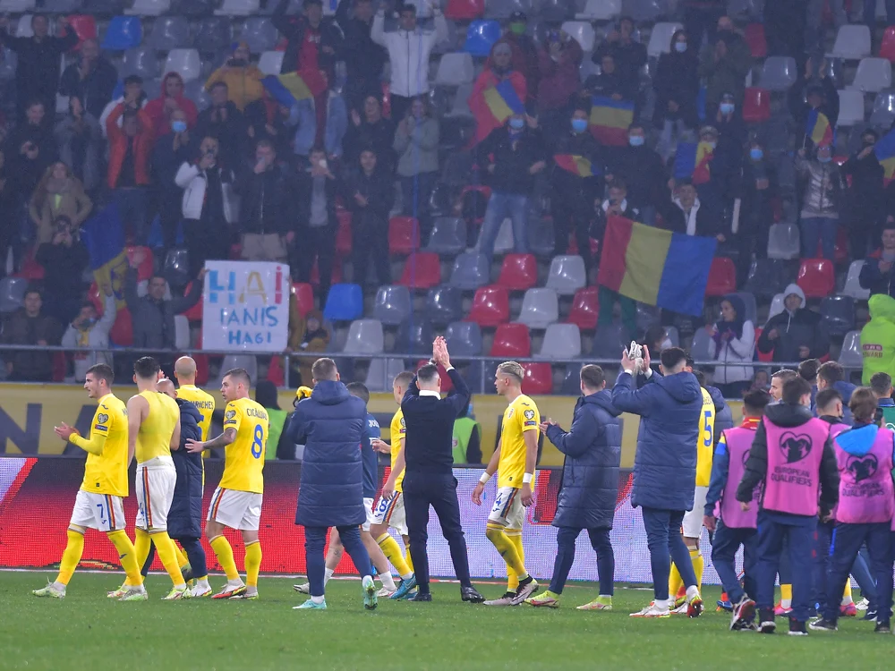 
    Spectatorii prezenți la meciul cu Armenia s-au bucurat de victoria României, iar câțiva s-au răfuit cu oaspețiiFoto: sportpictures.eu  