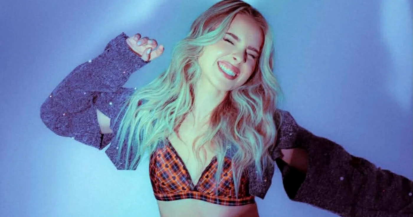 Ilinca Băcilă prezintă semifinalele Eurovision foto: TVR