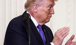 Donald Trump, cu o pată roșie pe gât FOTO Profimedia