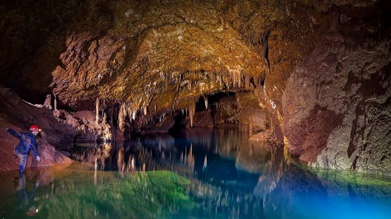 Cel mai mare lac subteran din România. Foto/ Facebook turistic.ro