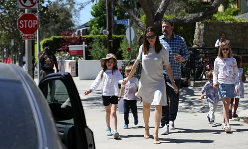 Jennifer Garner and Ben Affleck and their children spotted in Pacific Palisades jpeg
