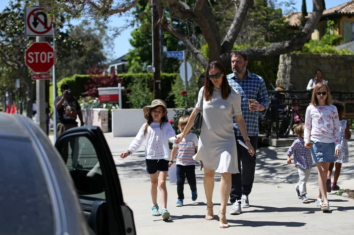 Jennifer Garner and Ben Affleck and their children spotted in Pacific Palisades jpeg