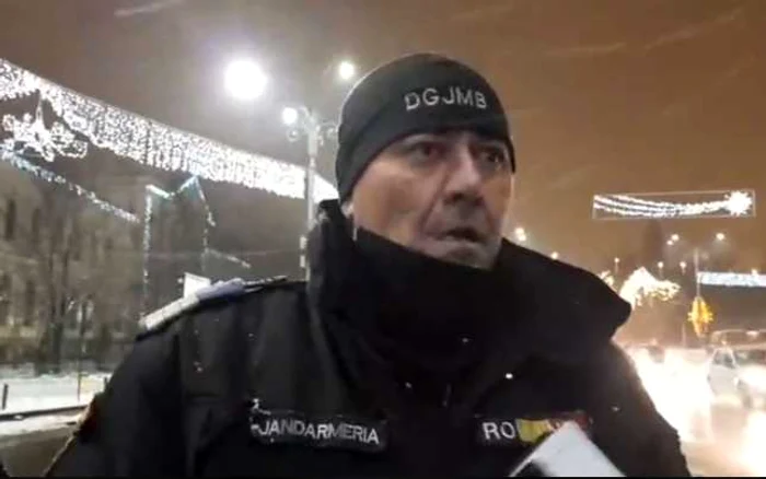 Jandarmul acuzat că ar fi legitimat cetăţeni în timp ce se afla sub influenţa alcoolului FOTO Captură video