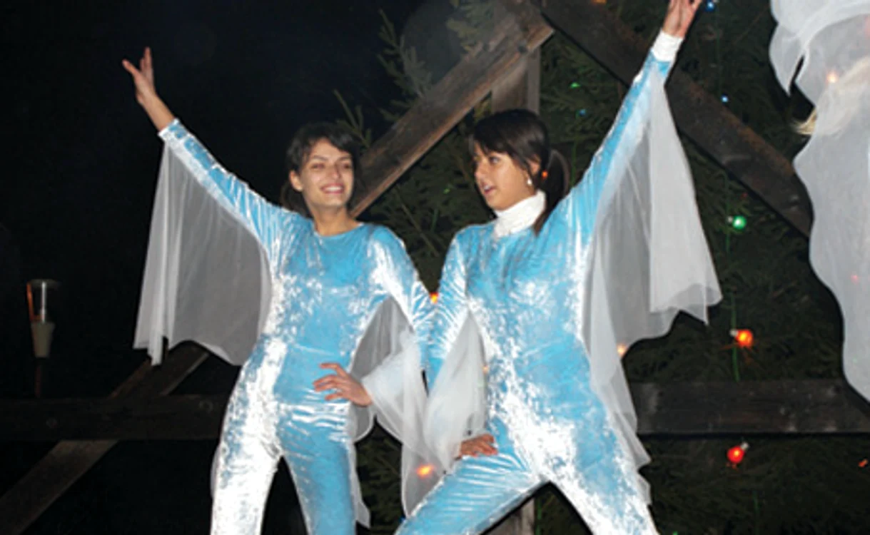 Tineri creativi au inaugurat patinoarul