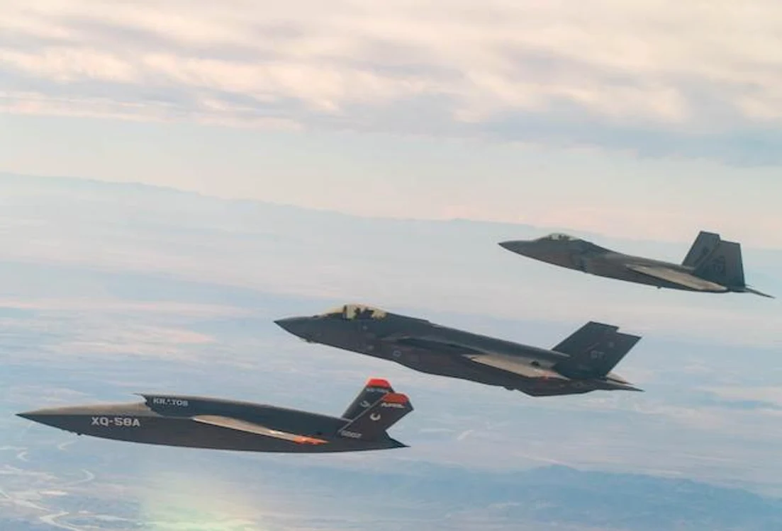  XQ-58 operat de la distanță în formație cu F-35 și F-22 FOTO US Air Force via aviatonweek