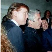 Donald Trump și Jeffrey Epstein, fotografie găsită in proprietatea lui Jeffrey Epstein FOTO oversightdemocrats house gov JPG