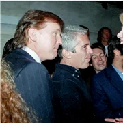 Donald Trump și Jeffrey Epstein, fotografie găsită in proprietatea lui Jeffrey Epstein FOTO oversightdemocrats house gov JPG