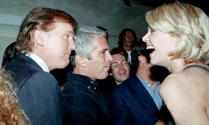 Donald Trump și Jeffrey Epstein, fotografie găsită in proprietatea lui Jeffrey Epstein FOTO oversightdemocrats house gov JPG