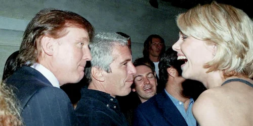 Donald Trump și Jeffrey Epstein, fotografie găsită in proprietatea lui Jeffrey Epstein FOTO oversightdemocrats house gov JPG