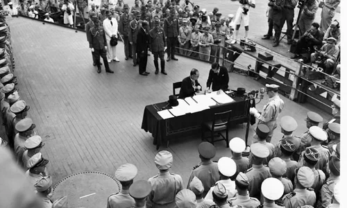 Japonia a semnat actul de capitulare necondiţionată, ceea ce a însemnat sfârşitul celui de Al Doilea Război Mondial  jpeg