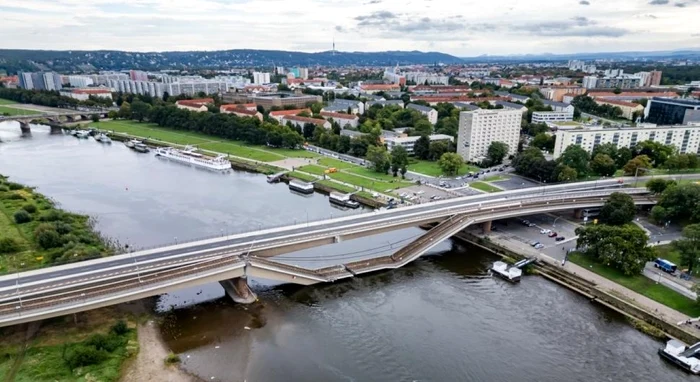 O secţiune de aproximativ 100 de metri s-a prăbuşit în Elba. Foto Profimedia