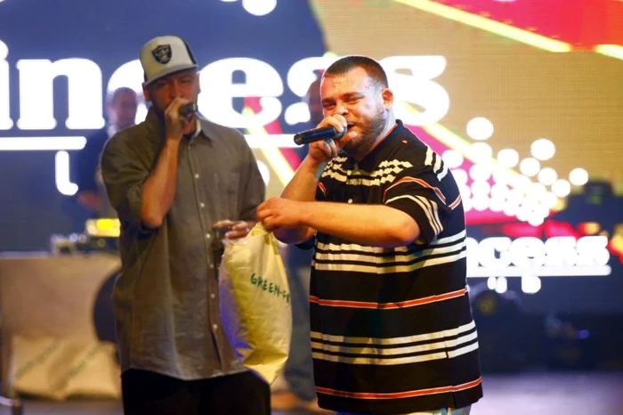 
    BUG Mafia a cântat în Princess Club din Regie, printre fulgi şi perne sfâşiate.  