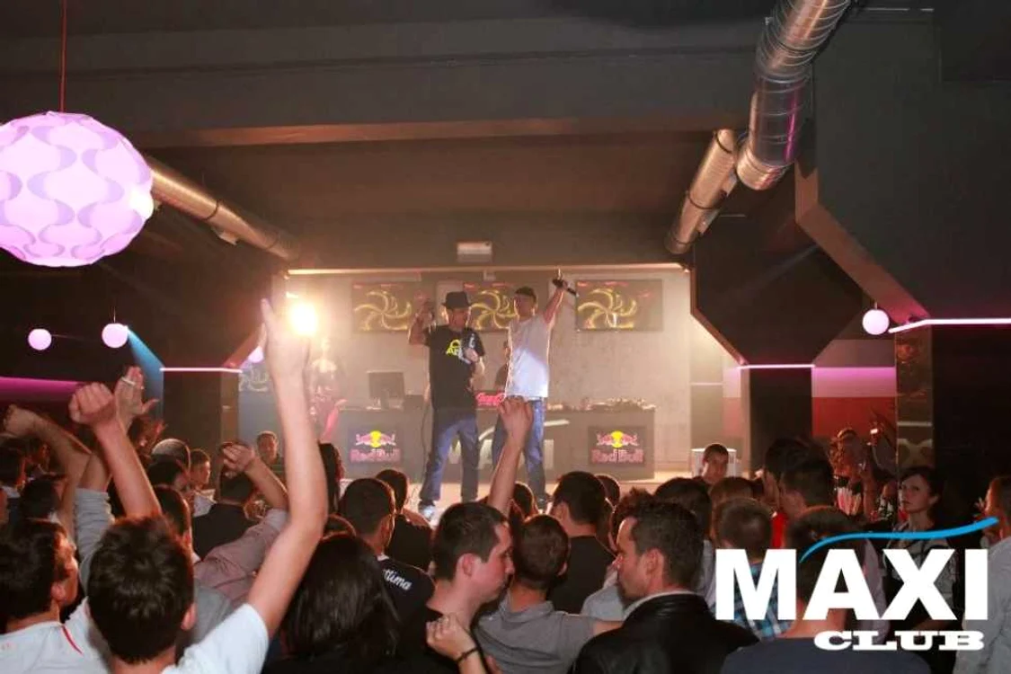 Petreceri incendiare la un club din orasul minier Berbesti