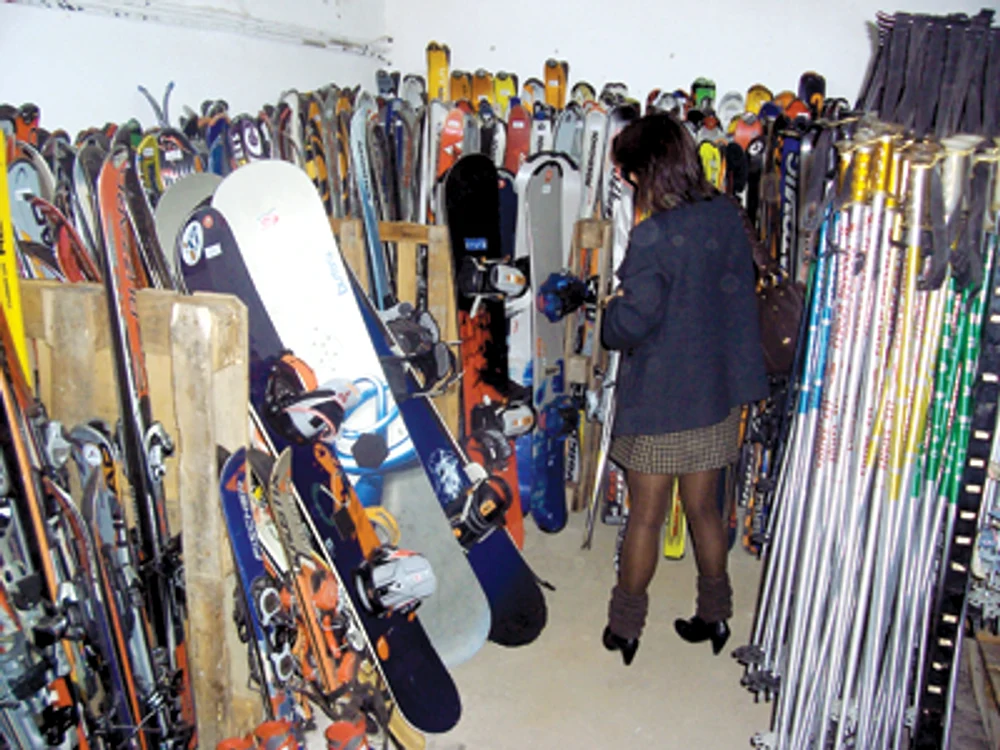 Oradea: Orădenii iau schiuri second-hand