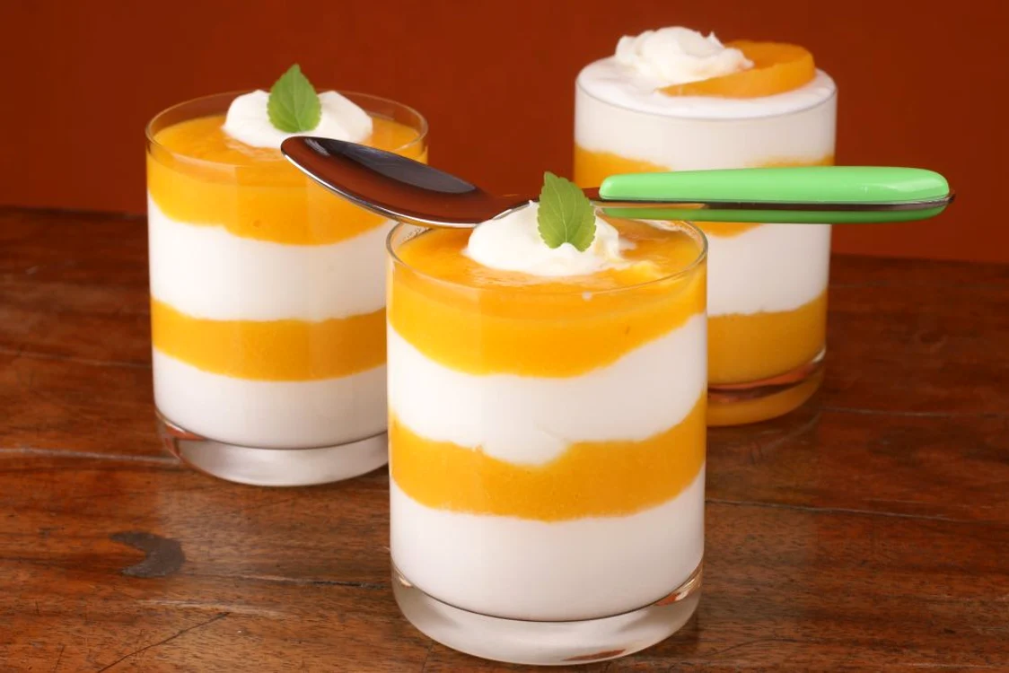 crema de iaurt cu caise jpeg