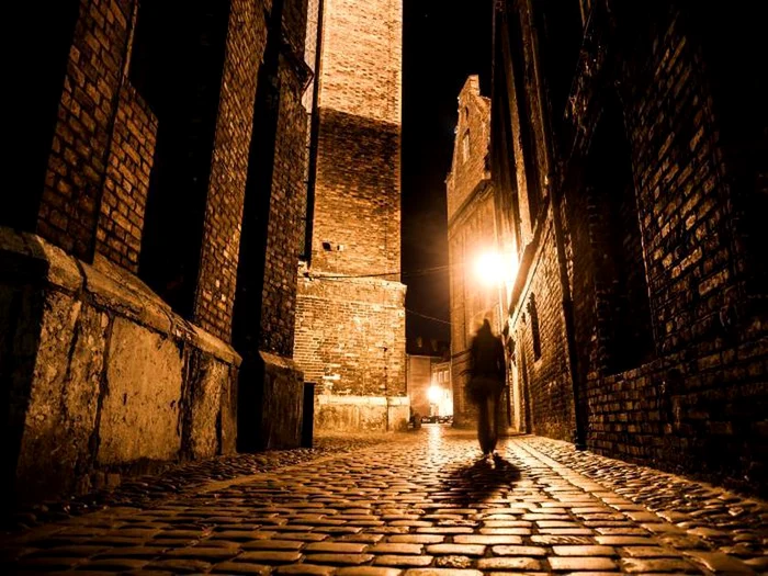 Identitatea criminalului le-a aprins imaginaţia oamenilor @shutterstockClick! pentru femei
