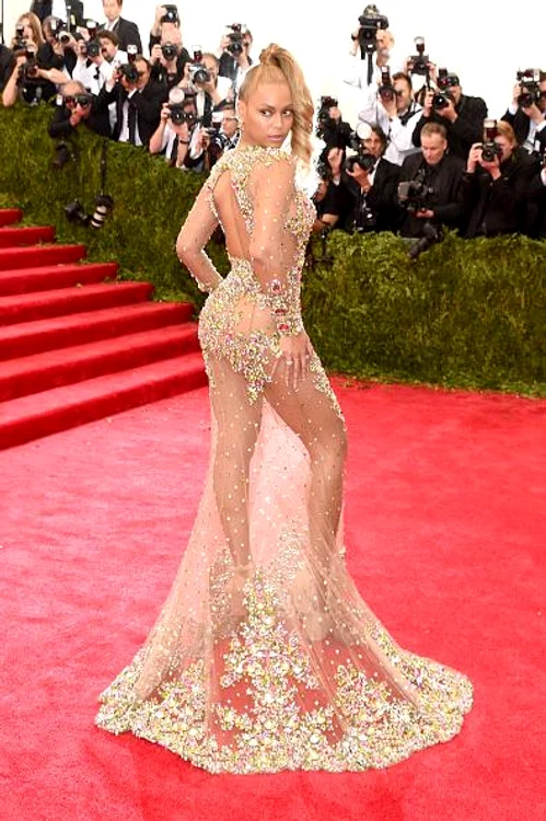 Beyonce a impresionat criticii de modă la Met Gala 2015