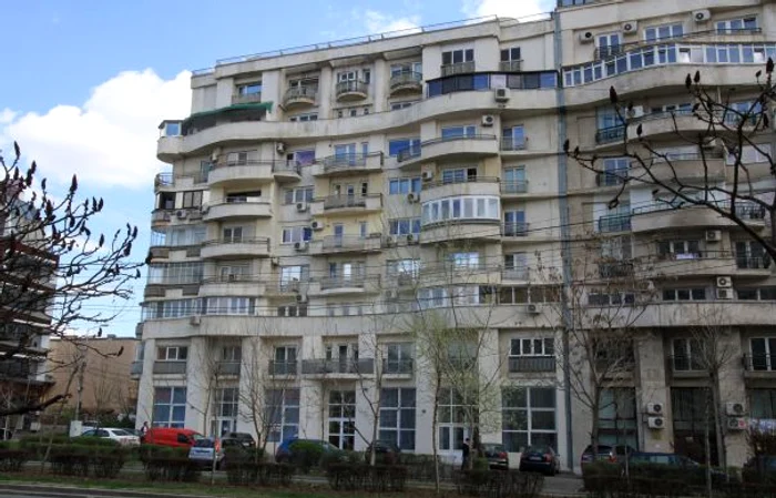 Zece generali și colonei au luat ilegal case de serviciu în centrul Capitalei, apoi le-au vândut