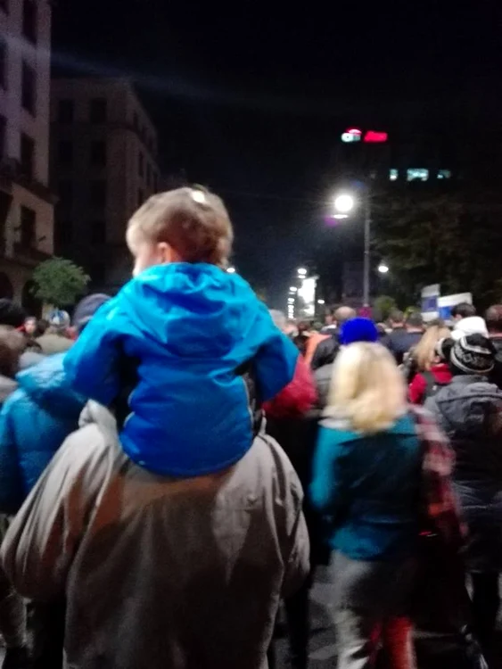 Micuții au rezistat eroic timp de 6 ore, cât a durat protestul