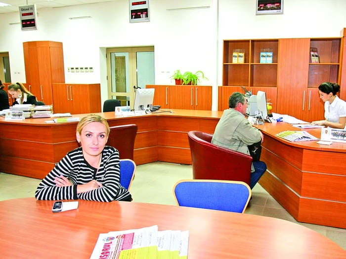 Reporterii Click! au testat cât timp le ia oamenilor să ajungă în audienţă la administratorii Capitalei
