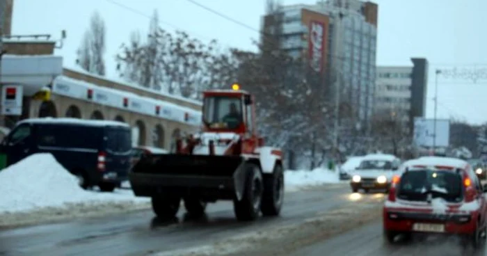 Traficul se desfăşoară cu dificultate în judeţ