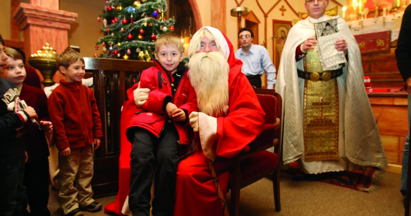 Aseară, la biserica armenească micuţii l-au întâmpinat pe Moş Crăciun