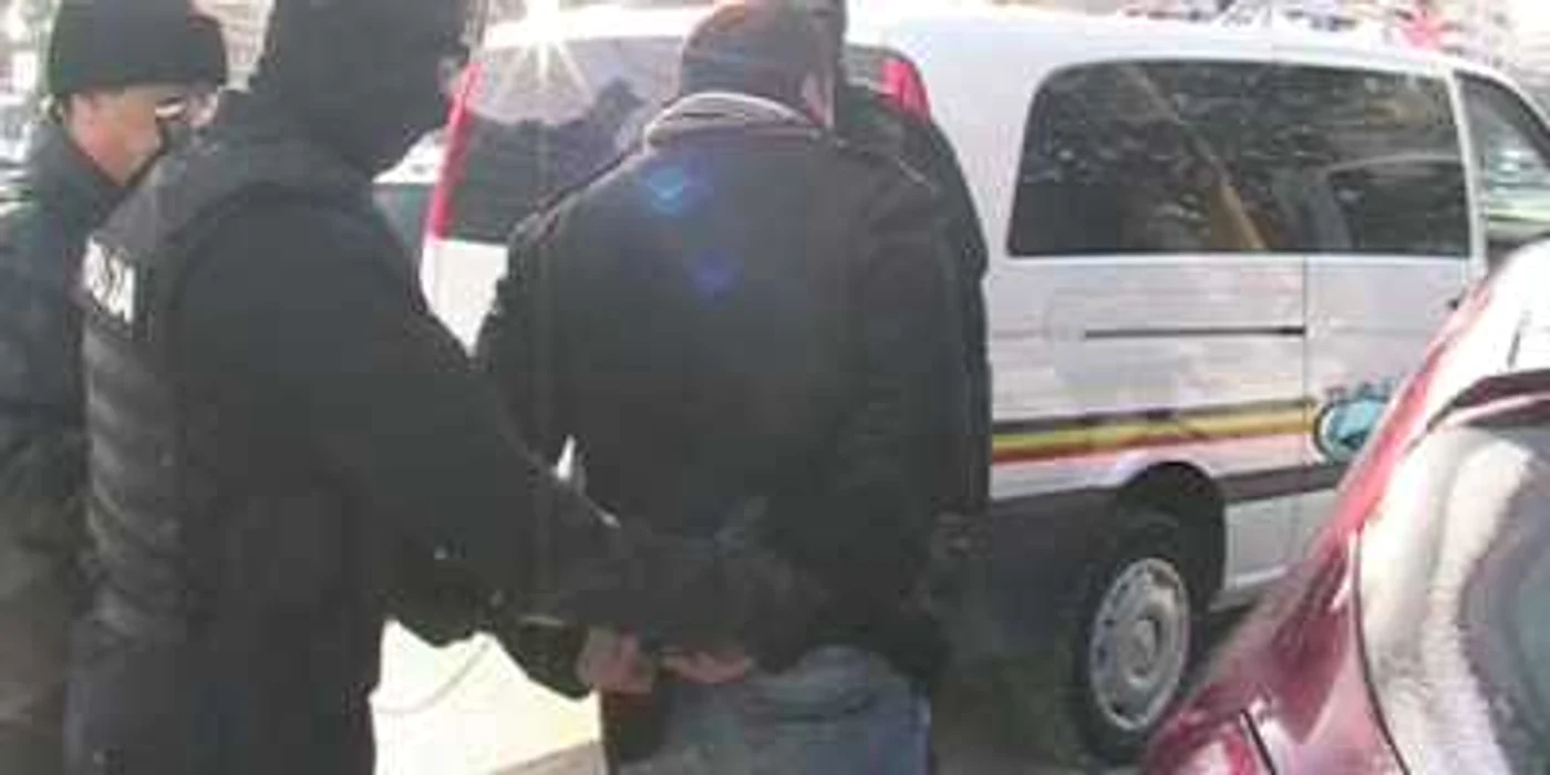 Imagine din momentul arestării grupului de traficanţi de carburanţi falsificaţi. 