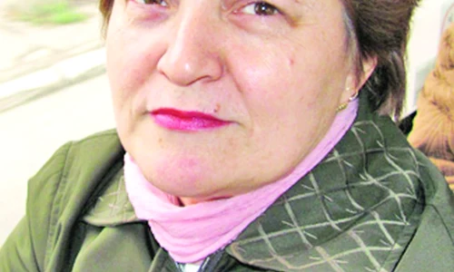 „Eu nu am avut probleme cât am circulat cu tramvaiul  Dar nu ştiu dacă este chiar normal să păstrezi biletul atunci când ajungi la spital, în urma unui accident  Numai de asta nu ţi arde”   Elena Miţurcă, 60 ani: jpeg