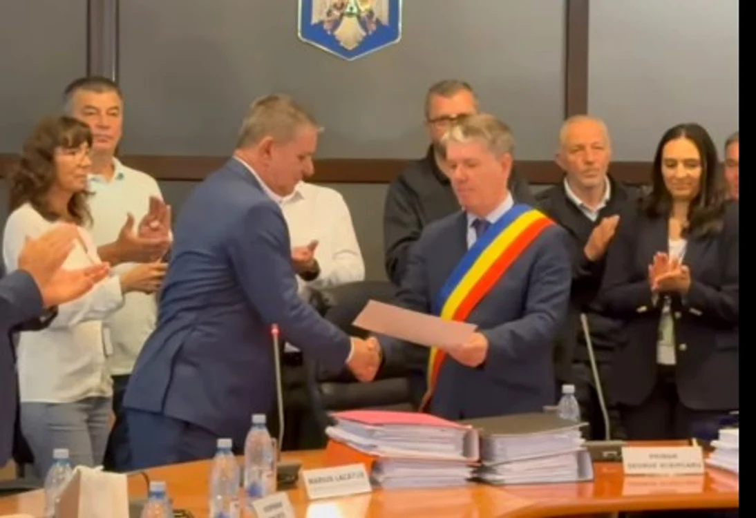 Marius Lăcătuș, premiat la primăria de sub Tâmpa