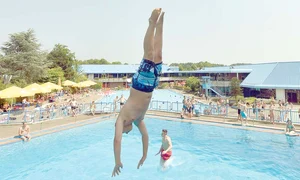 5 act 1 saritura in piscina jpeg