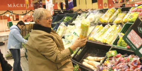 Jumătate dintre români se plâng de lipsa banilor