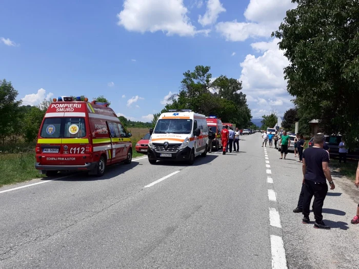 Accident rutier mortal pe DN67 la Milostea - Vâlcea cu un deces şi patru răniţi printre care şi copii Foto Adevărul