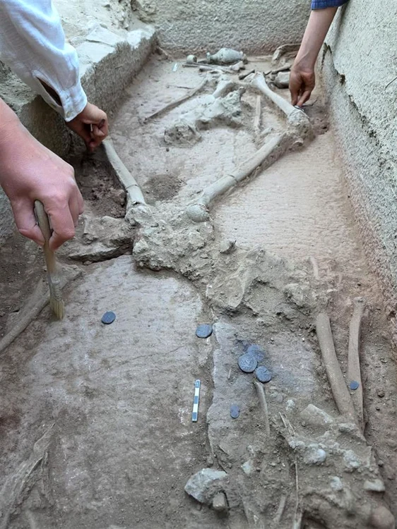 Mormântul descoperit în apropiere de Aspendos (© Kültür ve Turizm Bakanlığı)