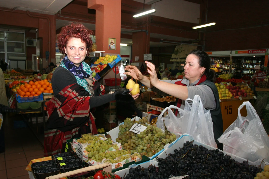 Adina Buzatu la piață