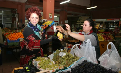 Adina Buzatu la piață jpeg