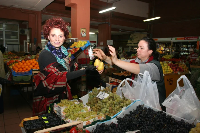 Adina Buzatu la piață