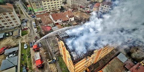 Incendiul a izbucnit la mansarda FOTO ISU TIMIS